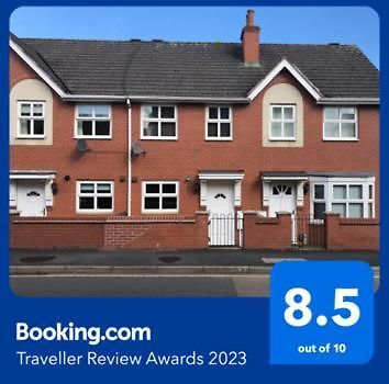 House Number 4 Sleeps Up To 4 With Smart Tvs In Every Room Wellington  Kültér fotó