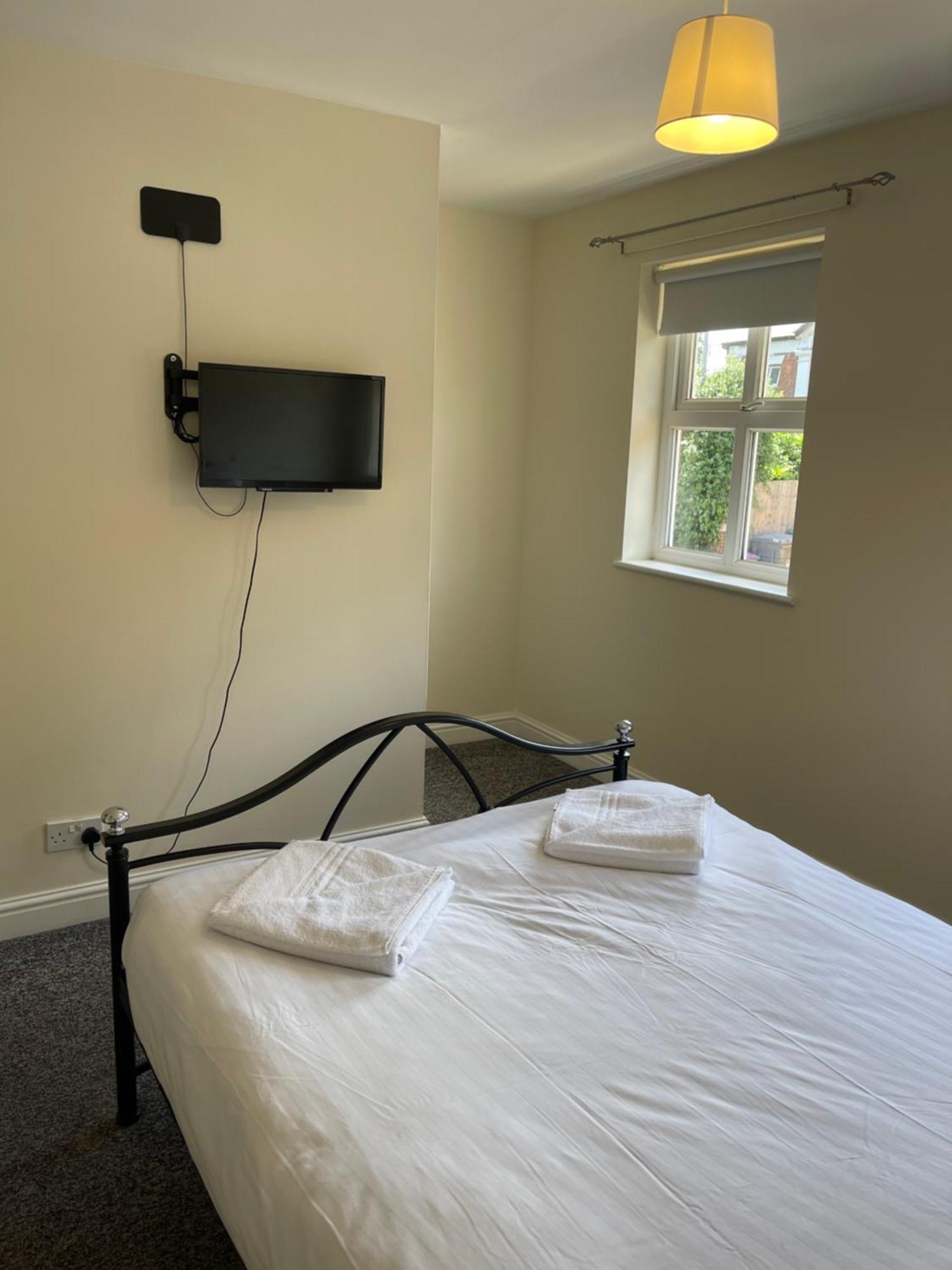 House Number 4 Sleeps Up To 4 With Smart Tvs In Every Room Wellington  Kültér fotó