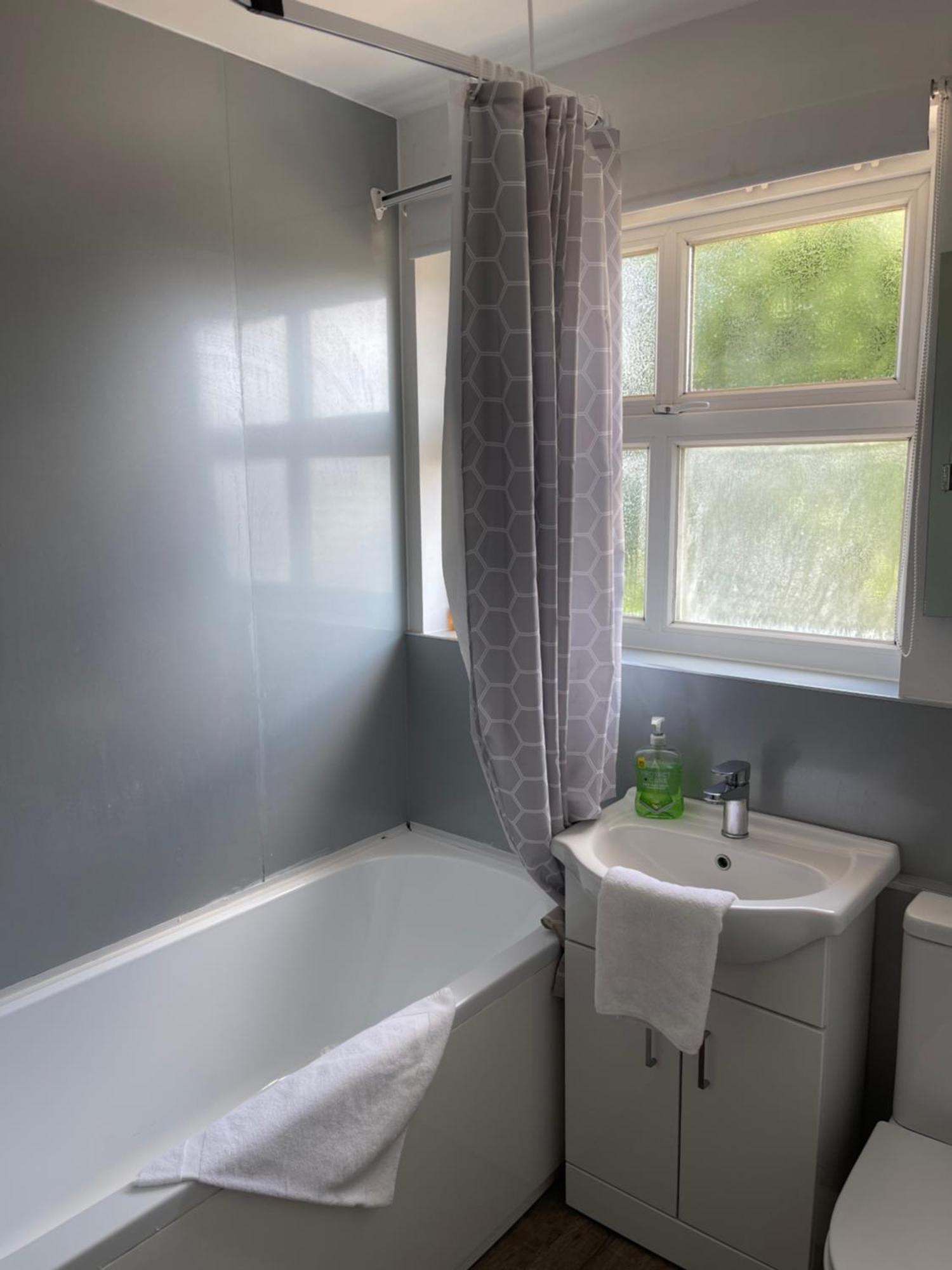 House Number 4 Sleeps Up To 4 With Smart Tvs In Every Room Wellington  Kültér fotó