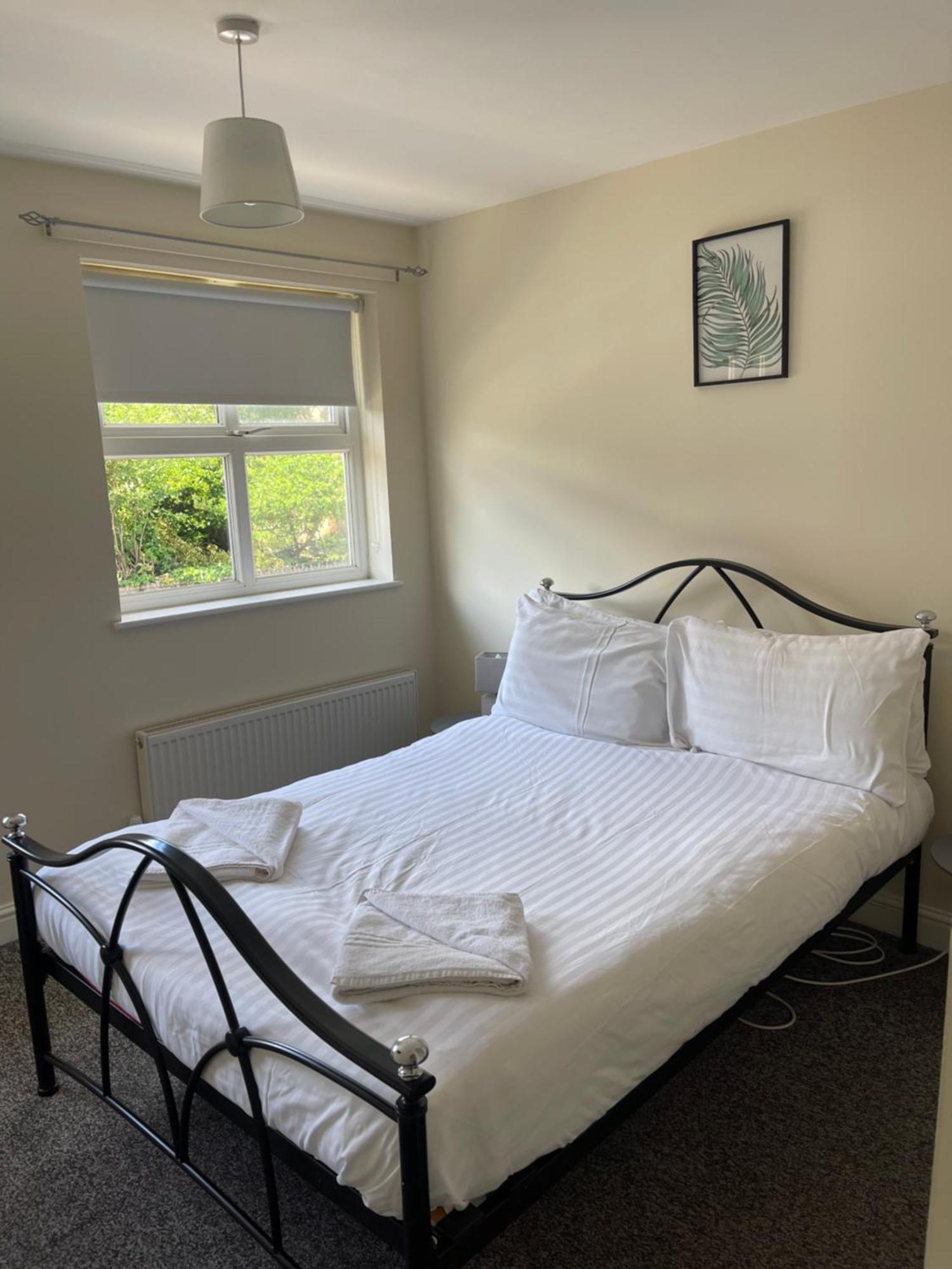 House Number 4 Sleeps Up To 4 With Smart Tvs In Every Room Wellington  Kültér fotó