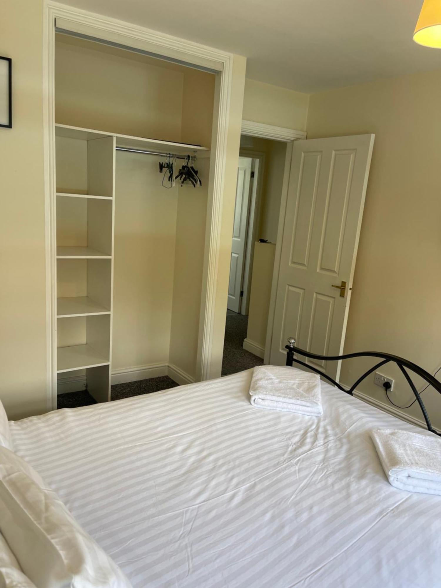 House Number 4 Sleeps Up To 4 With Smart Tvs In Every Room Wellington  Kültér fotó