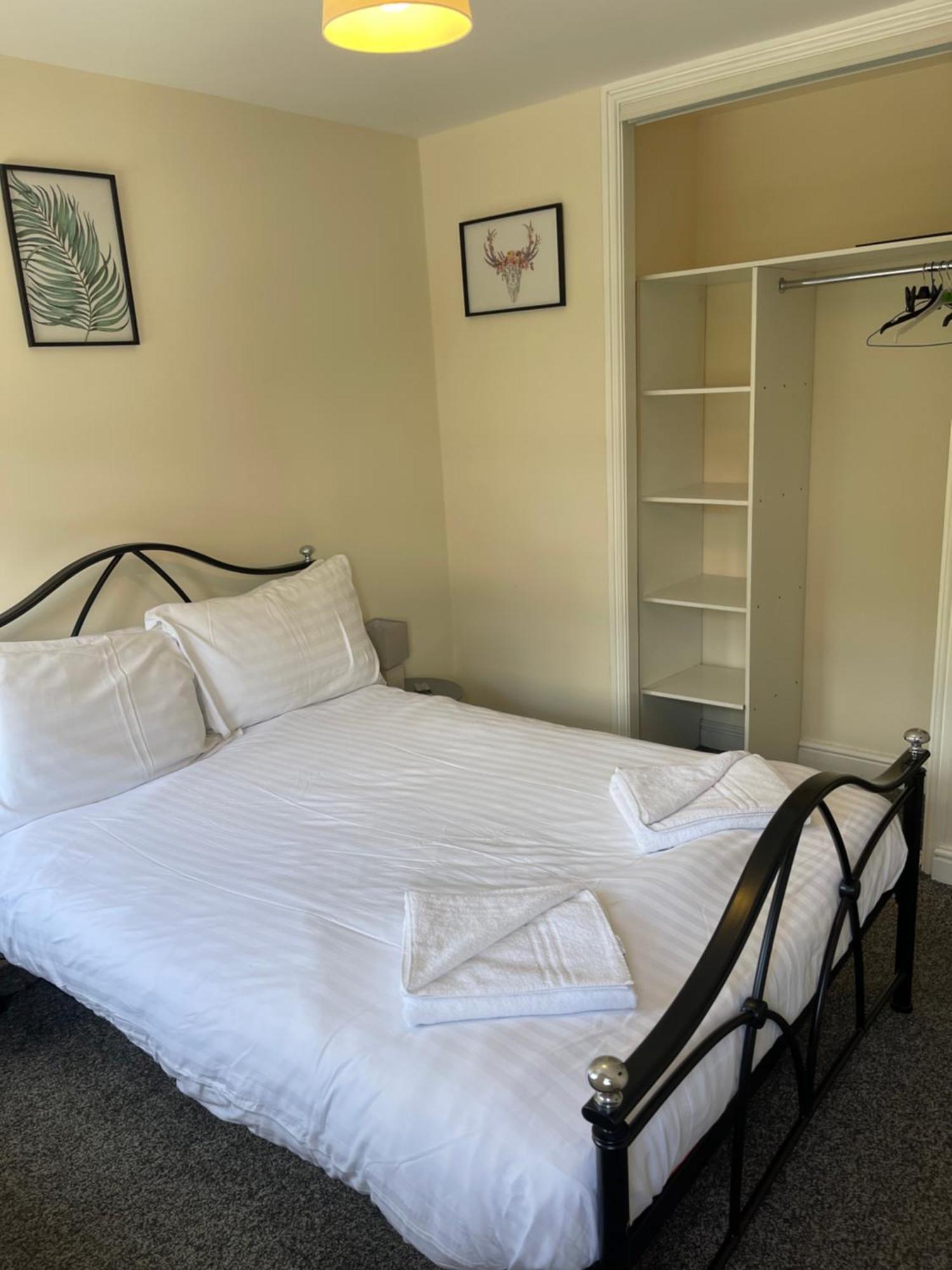 House Number 4 Sleeps Up To 4 With Smart Tvs In Every Room Wellington  Kültér fotó