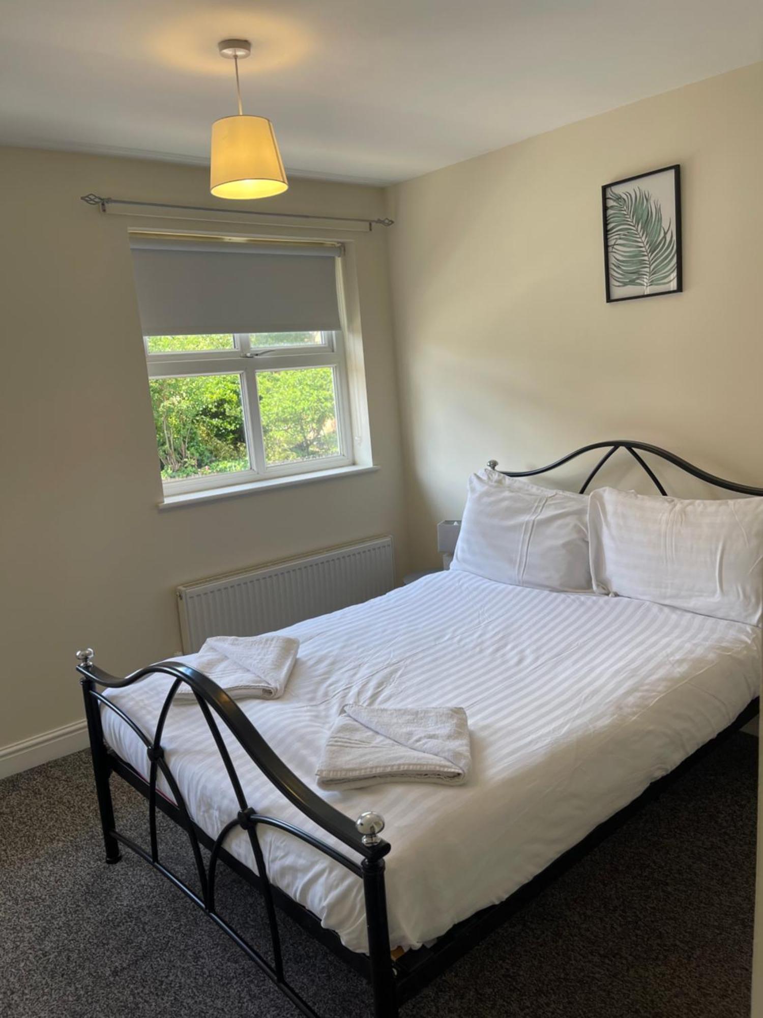 House Number 4 Sleeps Up To 4 With Smart Tvs In Every Room Wellington  Kültér fotó